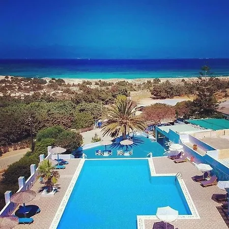 מלון Faros Small And Restaurant 3*