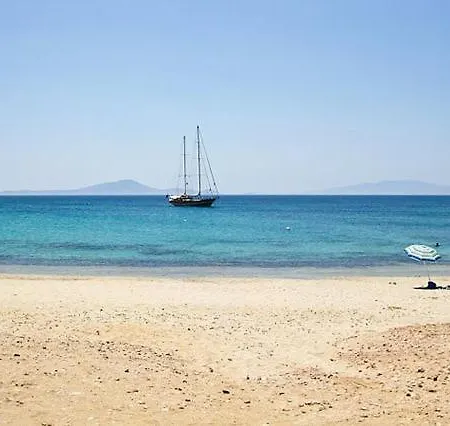 מלון Faros Small And Restaurant 3*