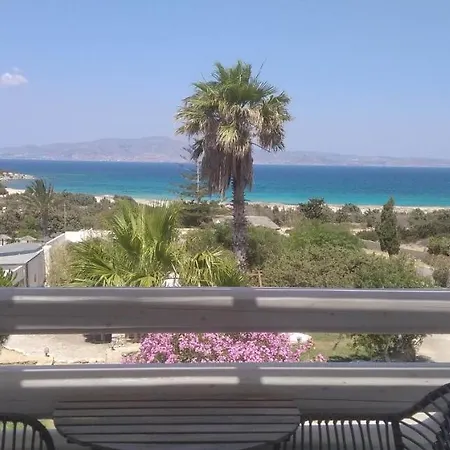 Faros Small & Restaurant 호텔 3*