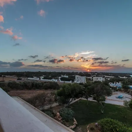 מלון Faros Small And Restaurant