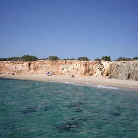 מלון Faros Small And Restaurant 3*