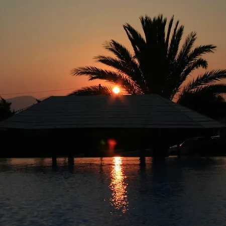 Faros Small And Restaurant אליקו ביץ'