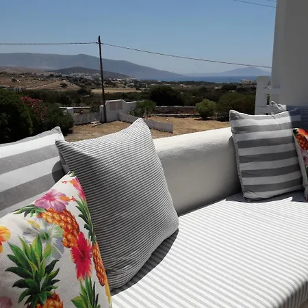 Faros Small And Restaurant מלון