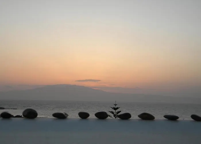 Hotel Faros Small And Restaurant