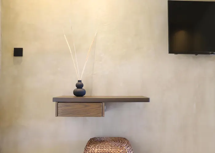 Hotel Faros Small And Restaurant