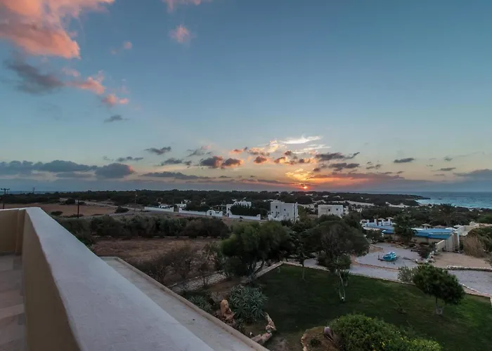 Hotel Faros Small And Restaurant