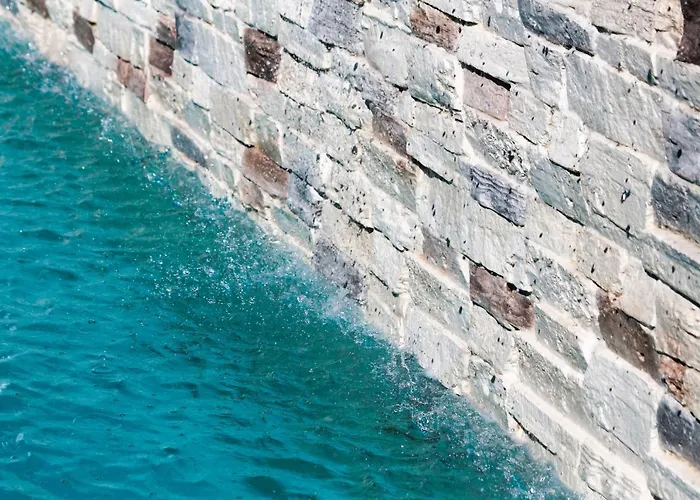 Faros Small And Restaurant מלון אליקו ביץ'