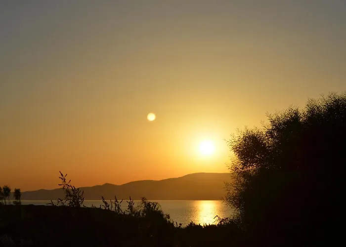 מלון Faros Small And Restaurant