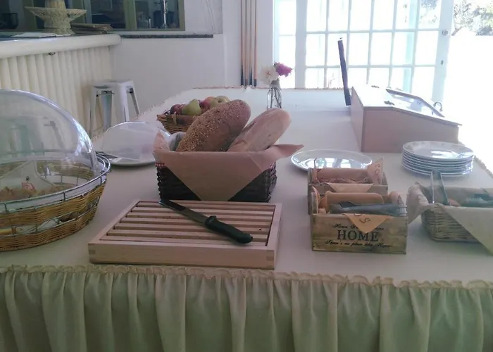 מלון Faros Small And Restaurant