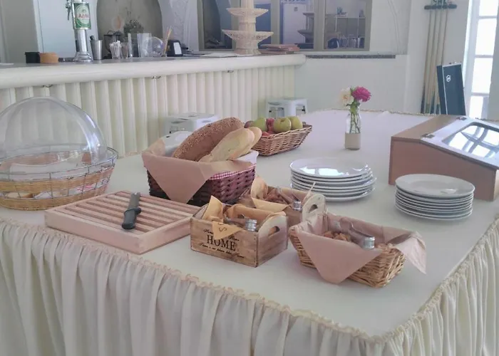 Faros Small And Restaurant