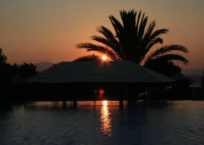 Faros Small And Restaurant Aliko Beach