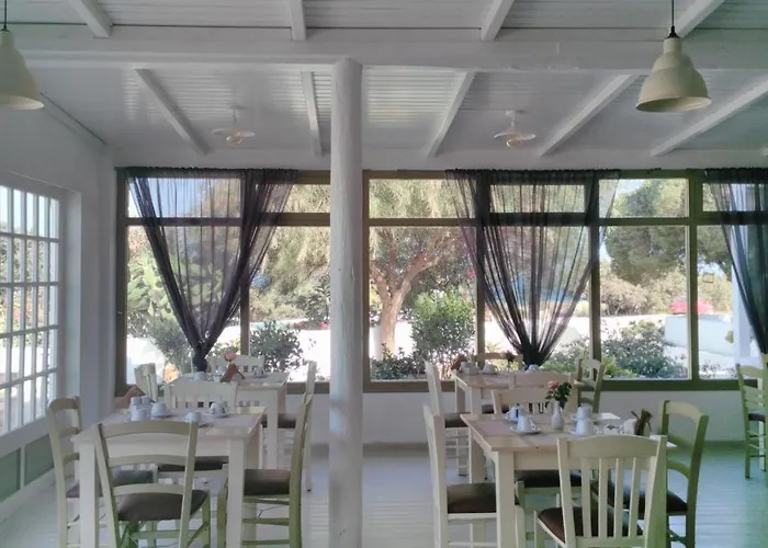 Hotel Faros Small And Restaurant