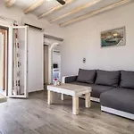 Отель Faros Small And Restaurant 3*