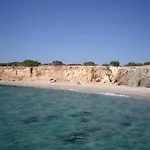Отель Faros Small And Restaurant 3*