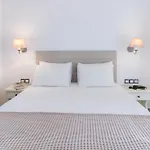 Отель Faros Small And Restaurant 3*