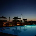 Faros Small And Restaurant 3*
