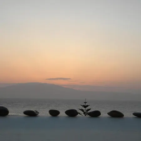 فندق Faros Small & Restaurant
