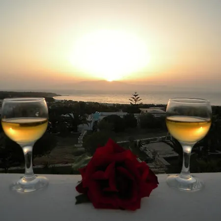 Отель Faros Small And Restaurant 3*