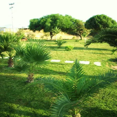 Faros Small And Restaurant Отель 3*