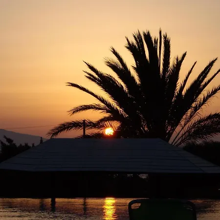 Отель Faros Small And Restaurant 3*