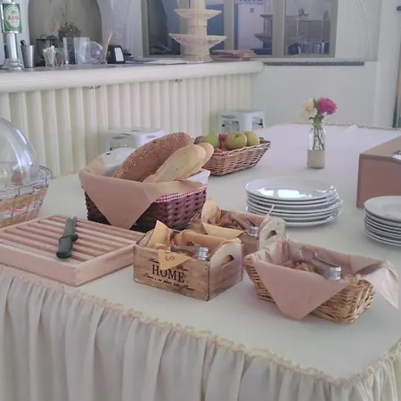 Faros Small And Restaurant